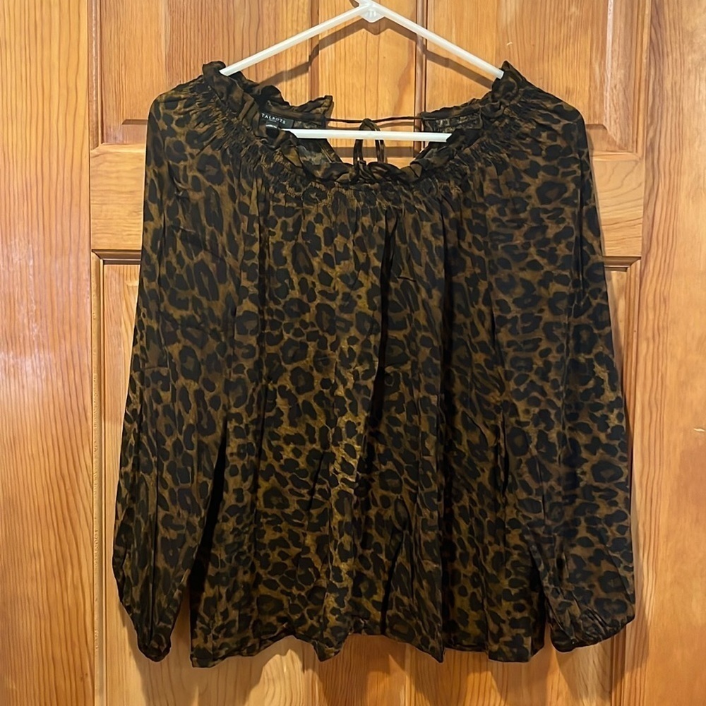 Talbots women’s ruffle neck leopard prints blouse size Medium petite.